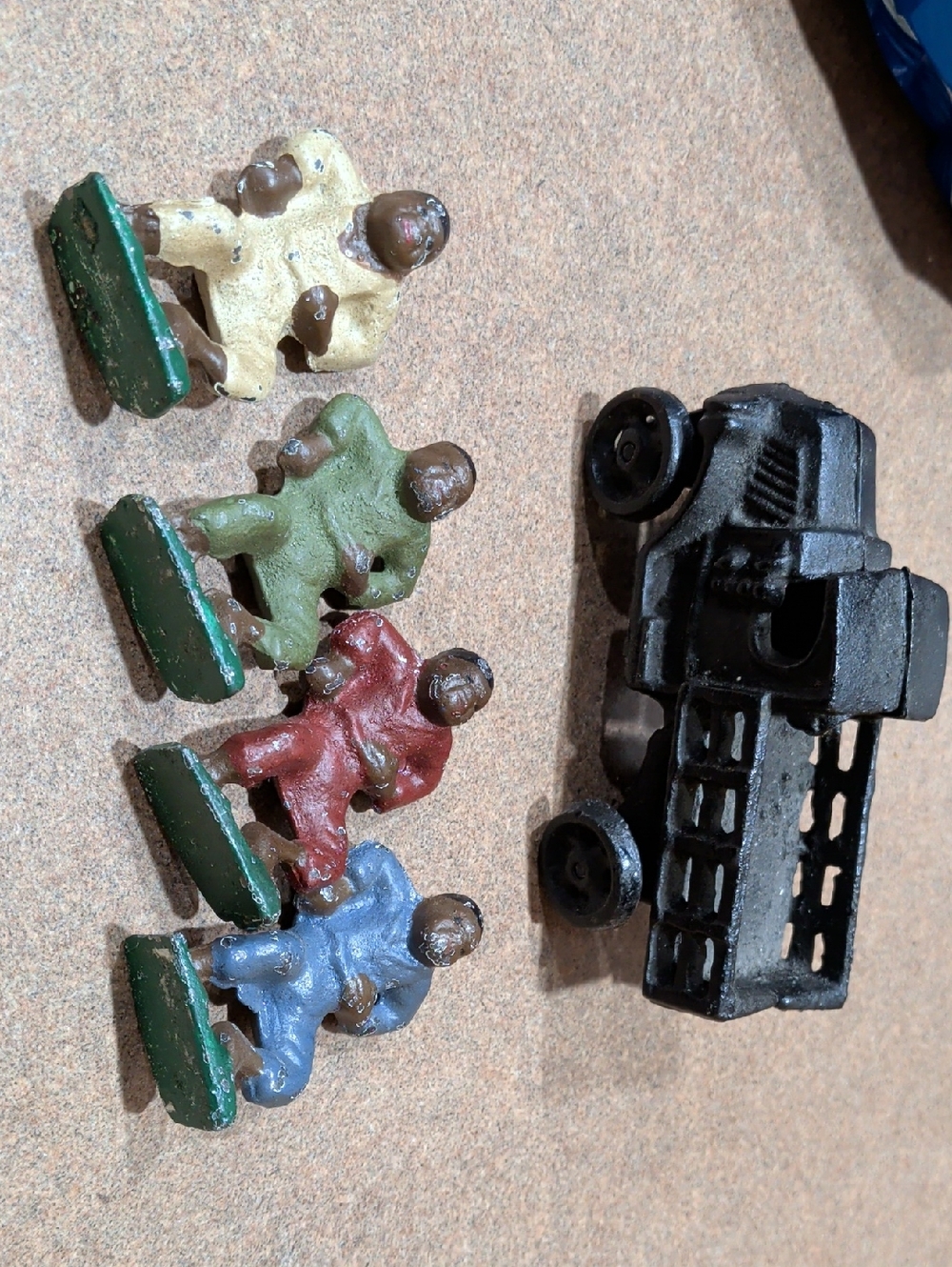 Toy Soldiers and Black Military Truck Set - Multicolor